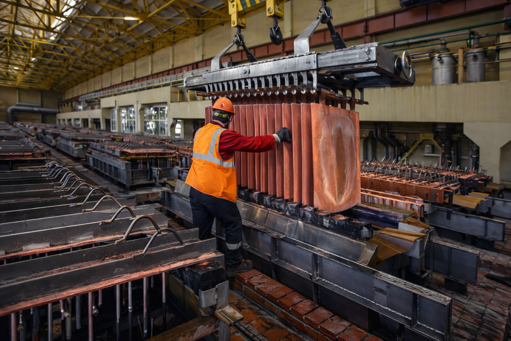 worker handling copper cathode sheets